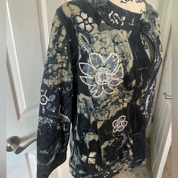 Chico's - Denim Blue Jacket with sequins designs in excellent condition size 2 - Picture 2 of 16